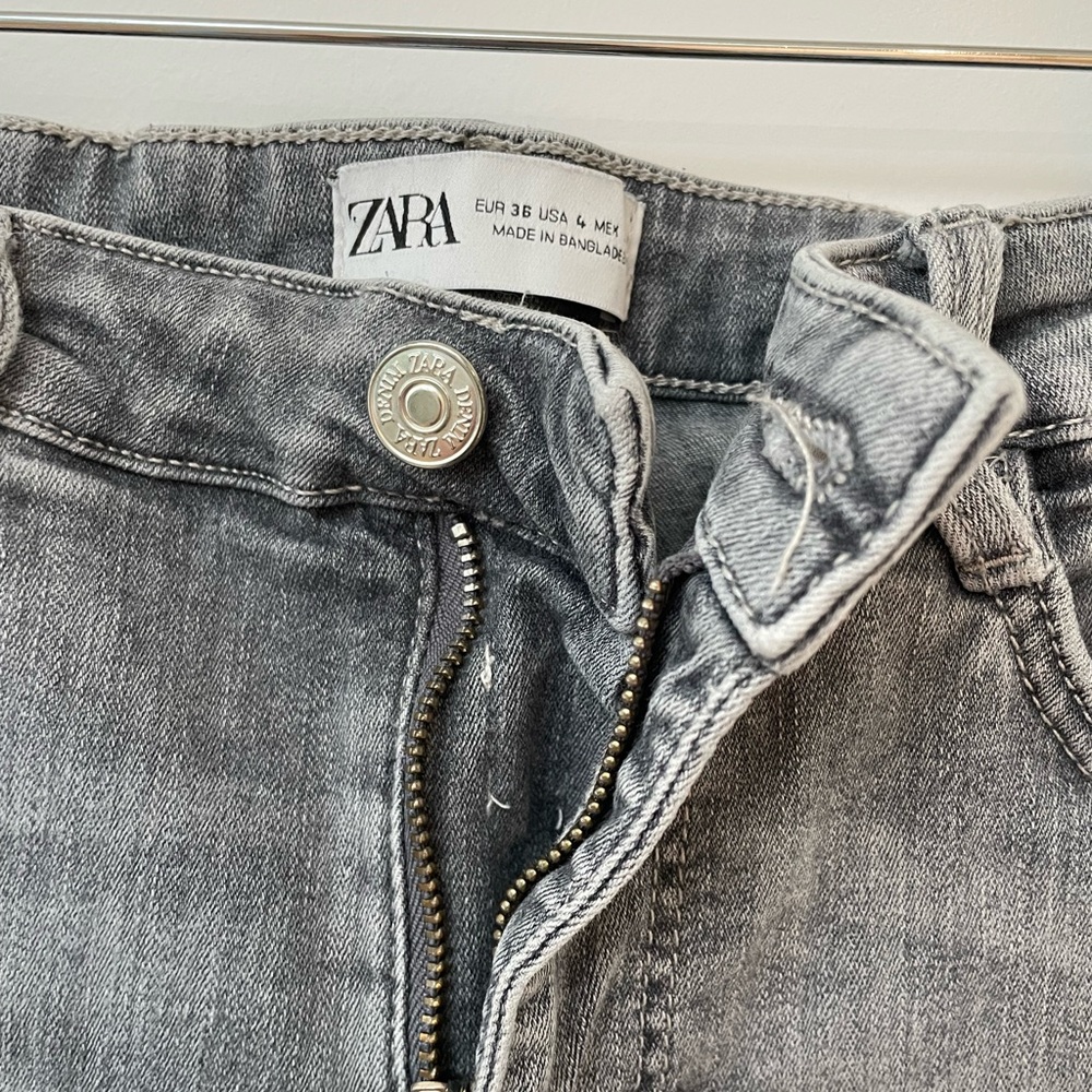 Zara Women’s Skinny Leg US 4 Gray/Grey Denim Jeans